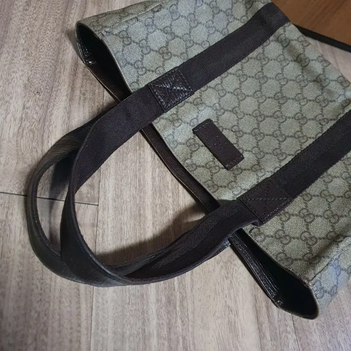 GUCCI　グッチ　キャメル　シボレザー　折り畳みタイプ　保存袋・付属品 グッチ さくらんぼ 偽物 かわいいチェリー GGスプリーム
